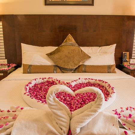 The Red Maple Mashal Indore Bagian luar foto