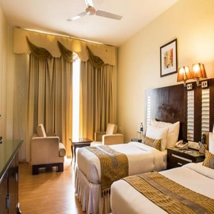 The Red Maple Mashal Indore Bagian luar foto