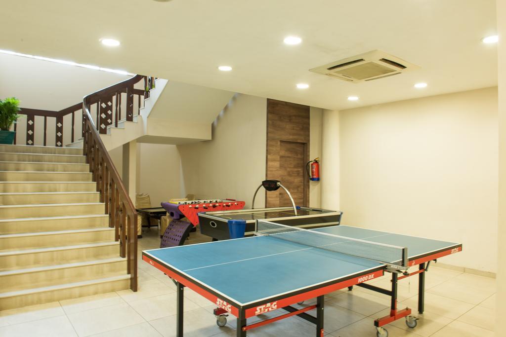 The Red Maple Mashal Indore Bagian luar foto