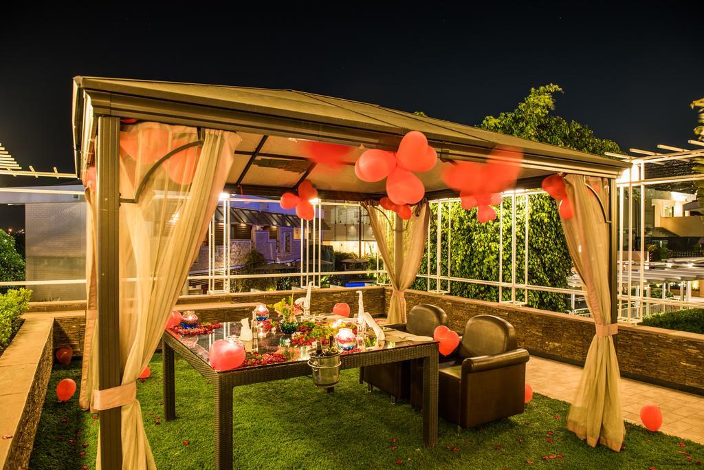 The Red Maple Mashal Indore Bagian luar foto