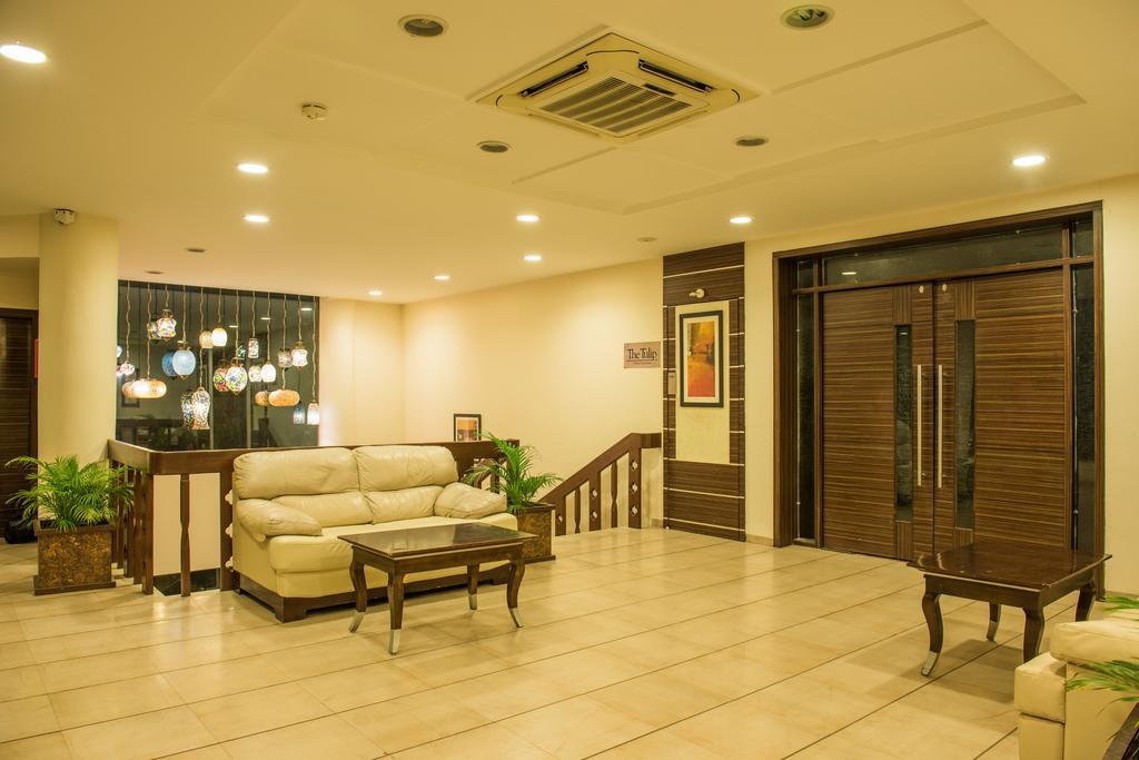 The Red Maple Mashal Indore Bagian luar foto